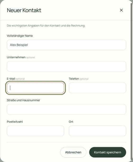 Formular Neuer Kontakt mit dem fiktiven Namen Alex Beispiel und Feldern für Kontakt- und Rechnungsangaben.